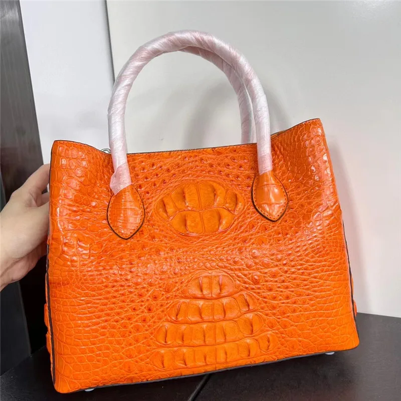 Рисунок 2 - Женская сумка-тоут из натуральной крокодиловой кожи