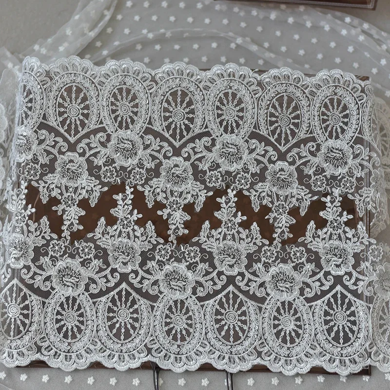 Ткань белого цвета слоновой кости с блестками сетчатая кружевная бейка