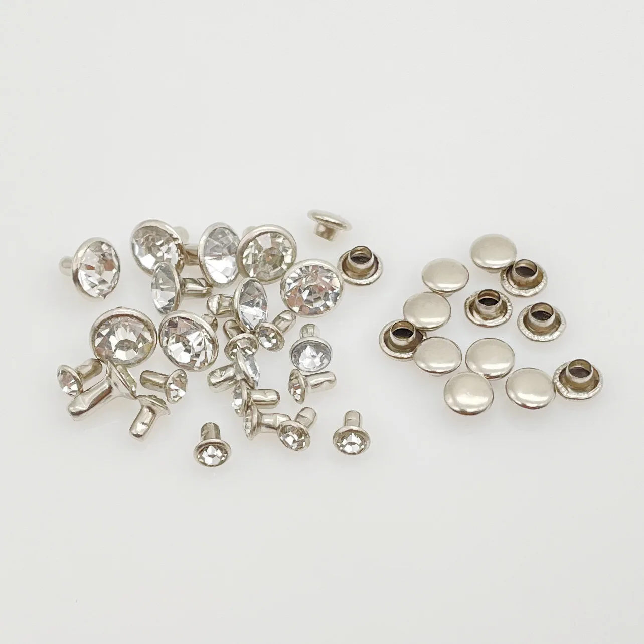 Заклепки-трубки со стразами золотистые/серебристые 500 шт./комплект