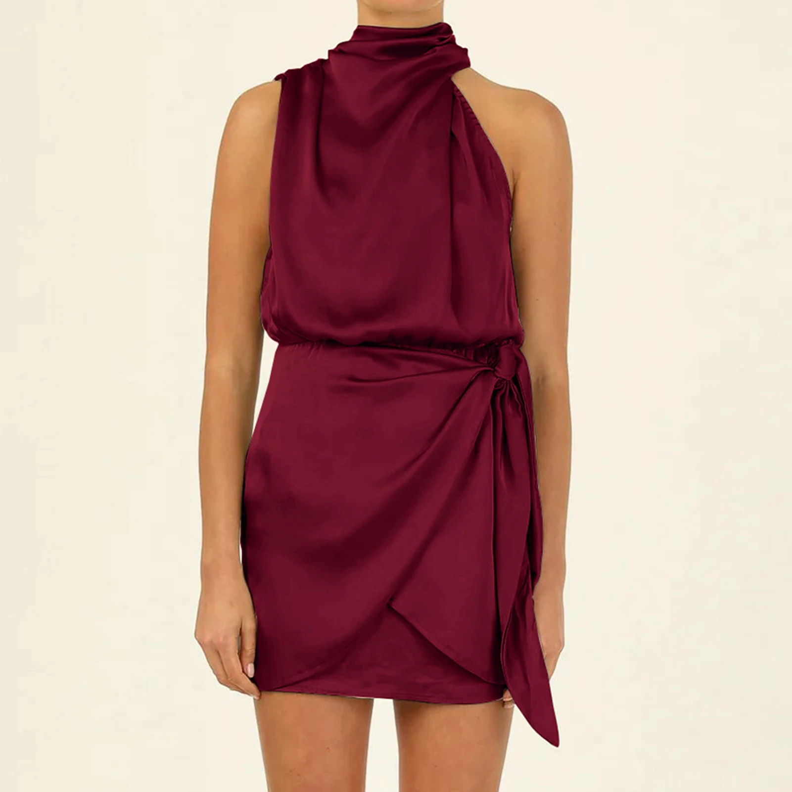 

Женское Короткое атласное платье без рукавов с ложным воротником