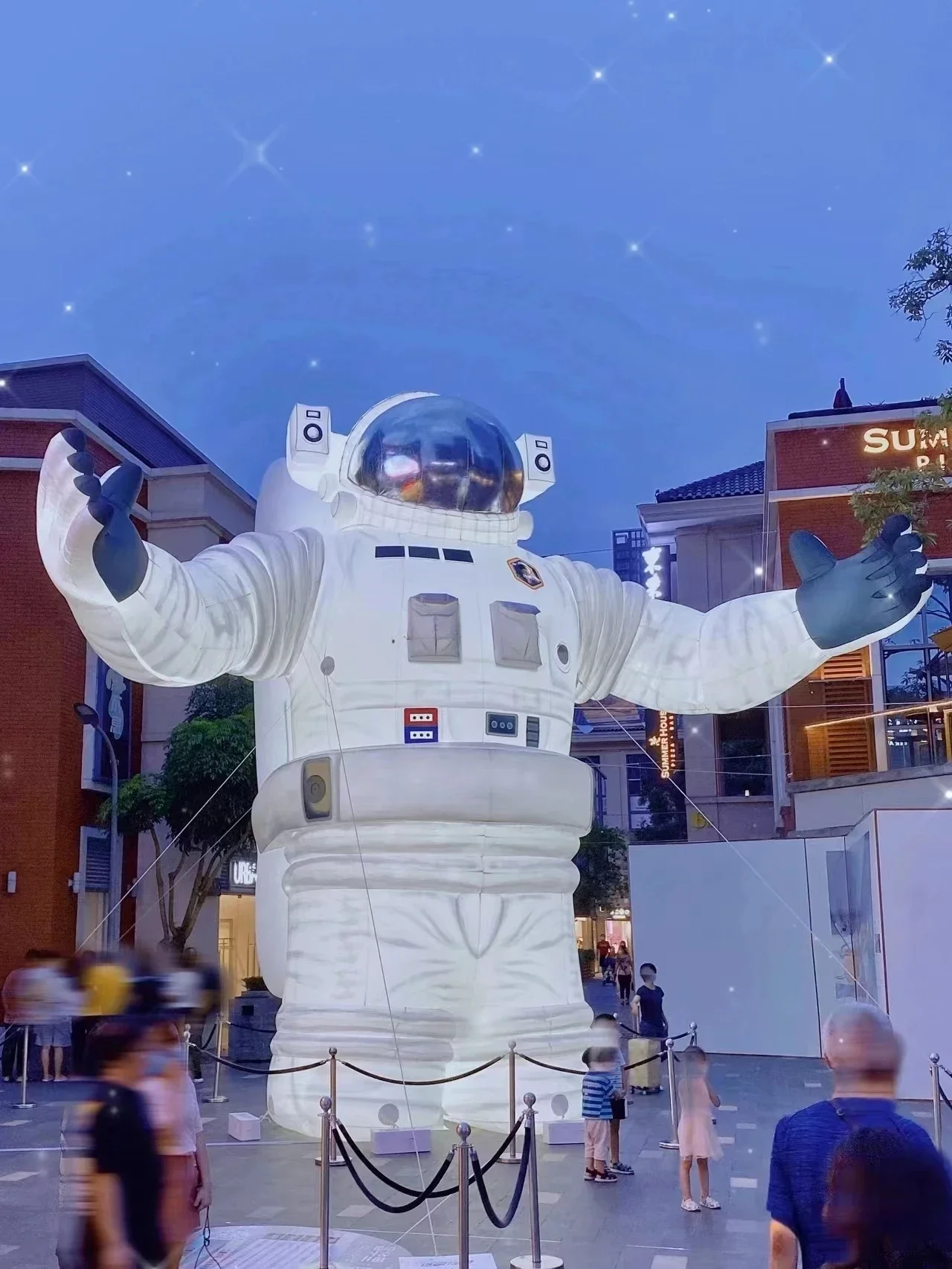 Индивидуальная гигантская надувная модель космонавта надувной мультяшный