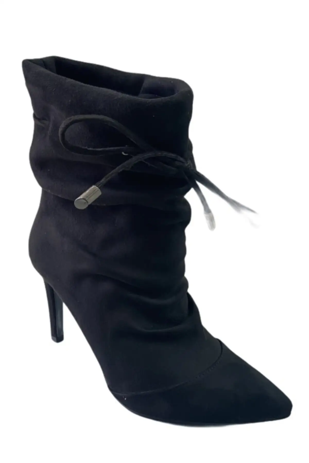 

Женские черные ботинки из нубука на каблуке