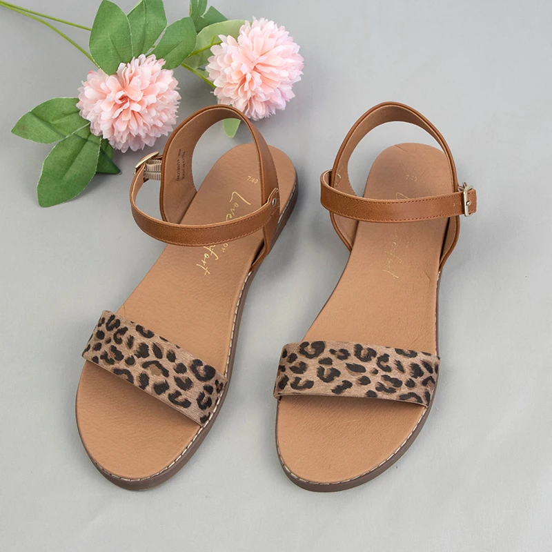 

Женские сандалии-гладиаторы на плоской подошве, пляжная обувь с ремешком и пряжкой, модные кожаные повседневные однотонные сандалии, лето ...