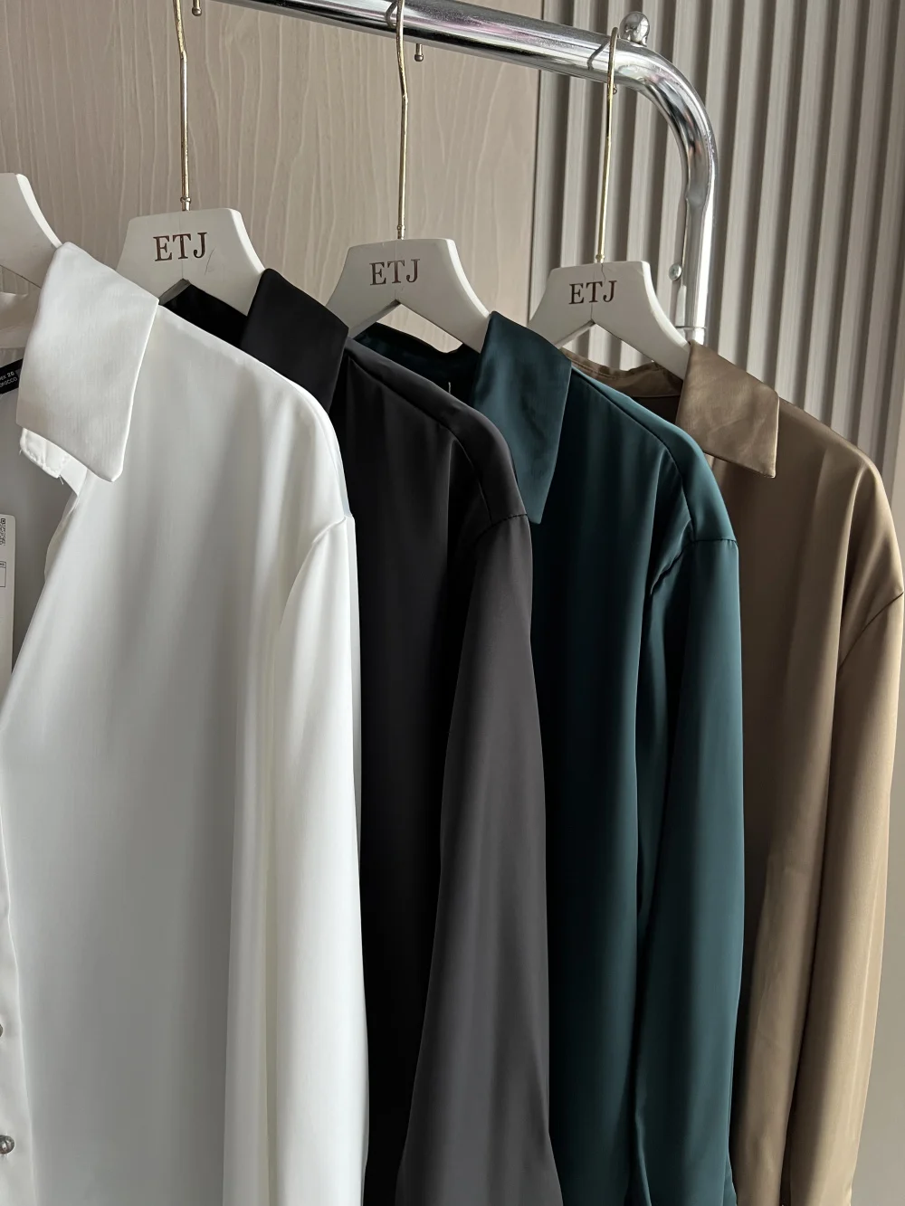 Рубашка Женская атласная с V-образным вырезом и длинным рукавом