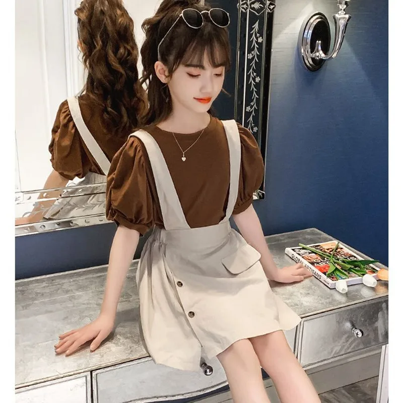 

Летние комплекты детской одежды для девочек 4, 6, 8, 10, 12 лет, футболка + юбка на бретелях, костюм с пышными рукавами, одежда для подростков