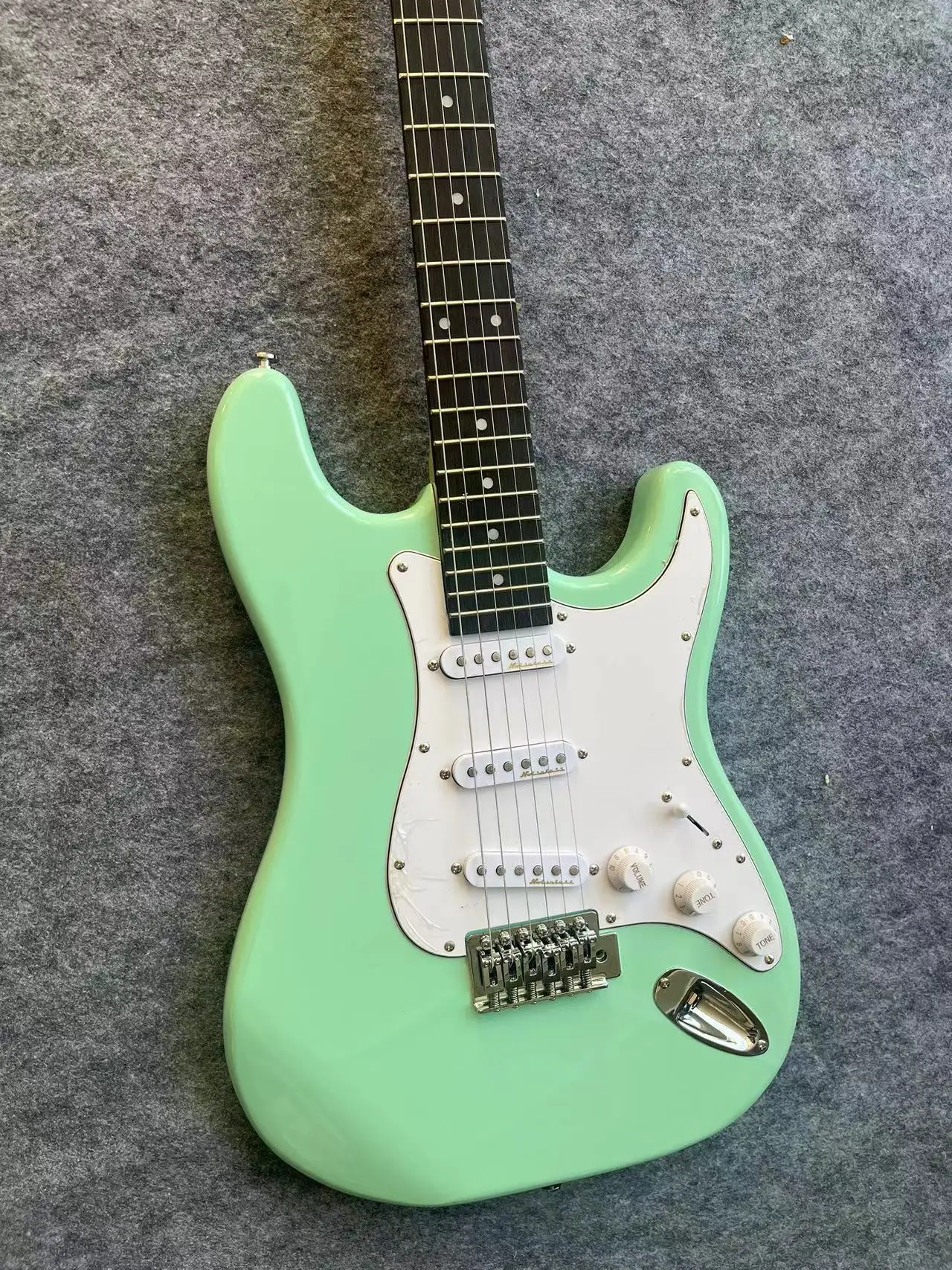 

Factory Direct Sales Classic F Glossy Paint Electric Guitar Free Shipping @5