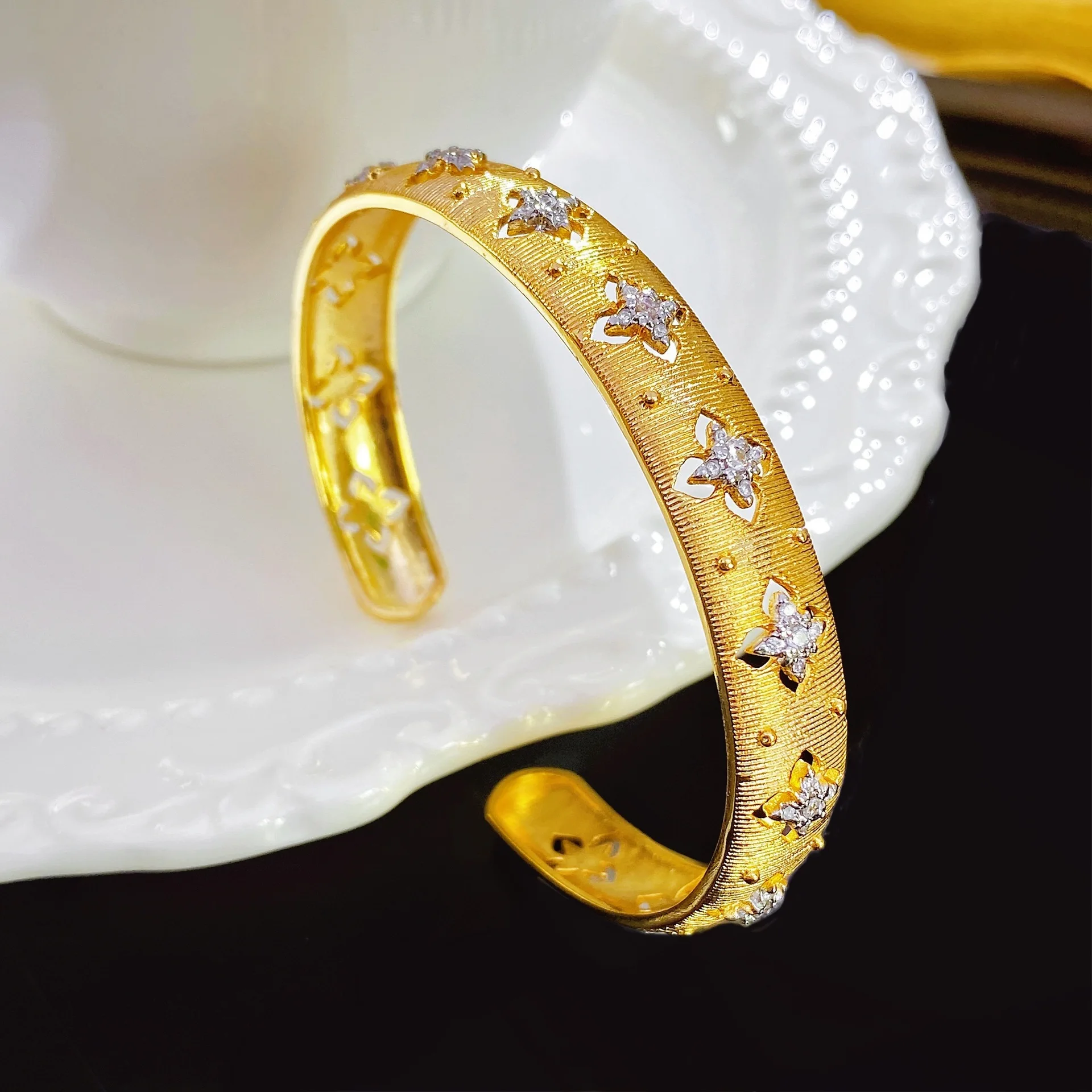 Дропшиппинг роскошный браслет в стиле Bucce матовый золотой стальное полое кольцо