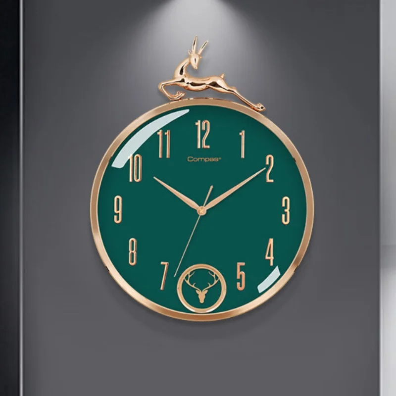 Украсьте вашу гостиную этим искусственным человеком позолоченными