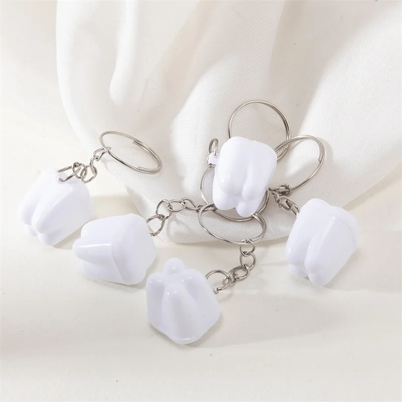 Брелок с имитацией зубов из мультфильма брелок белыми зубьями кольца для ключей