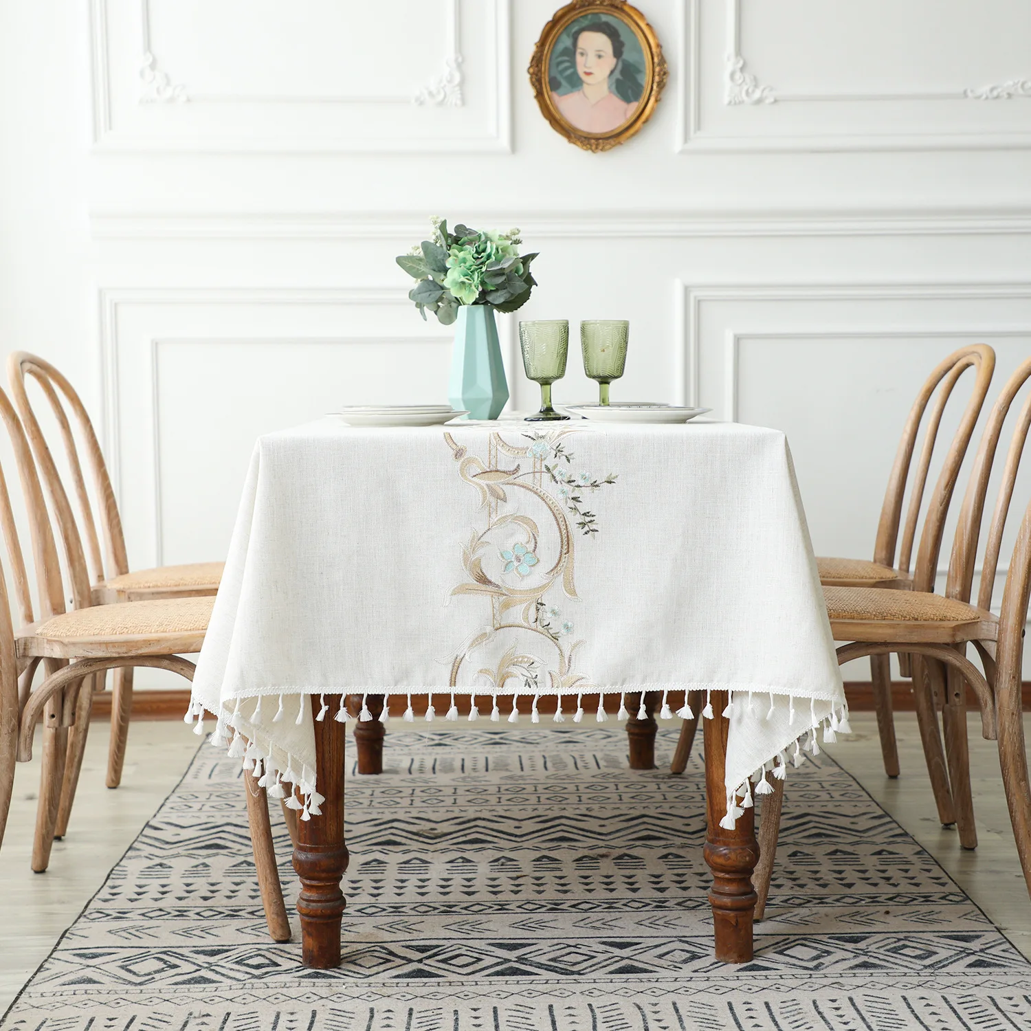 

Скатерть из хлопка и льна, цветочная вышивка