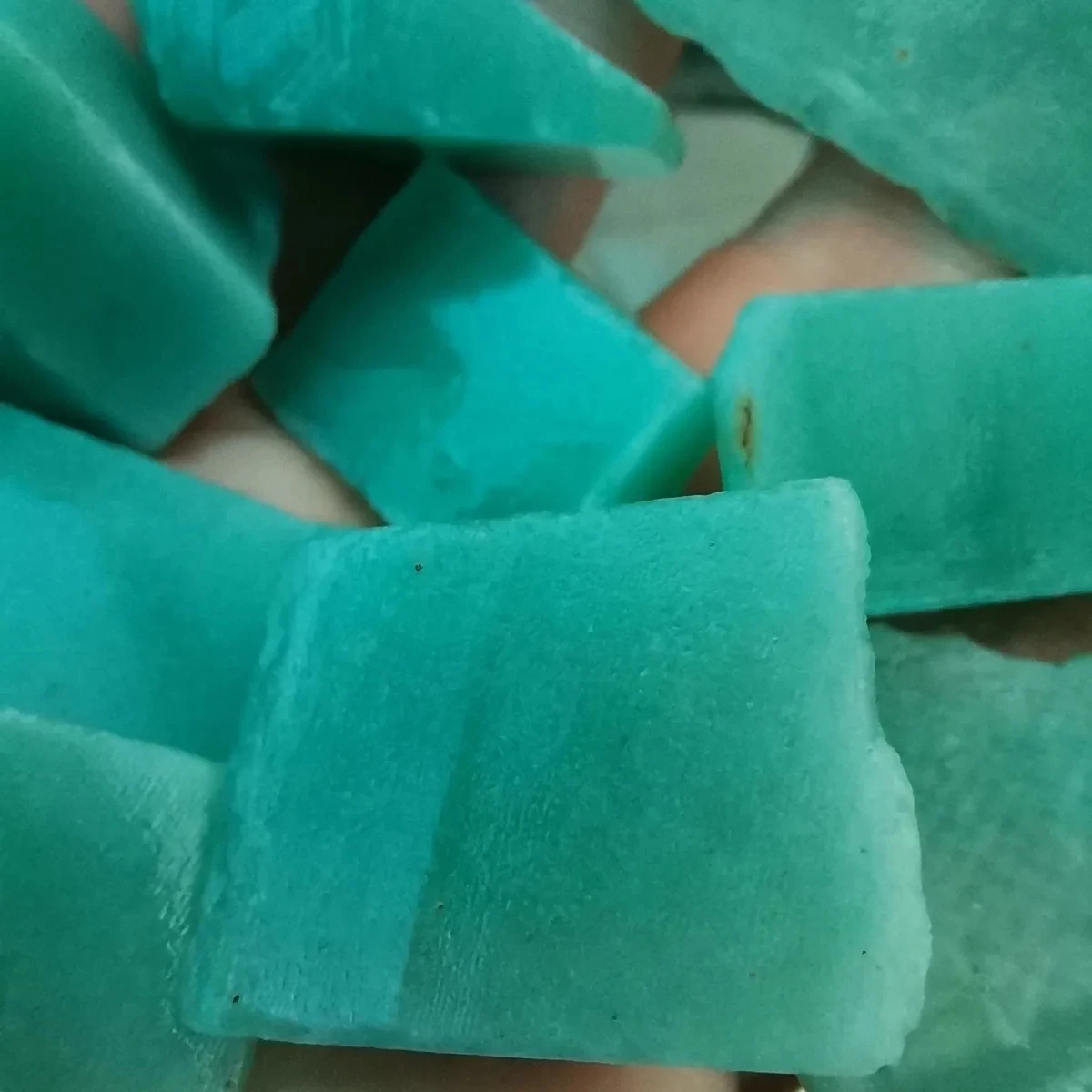 100G Natural Crystal Raw Stone Yunnan Dulong Jade Wool Ice Type Carving Practice Play Decoration