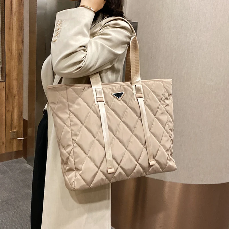 

Brand Designer Women's Tote Bags 2022 Autumn Winter New Lady Shoulder Bag High Quality Nylon Handbags Large Capacity Shopper Bag