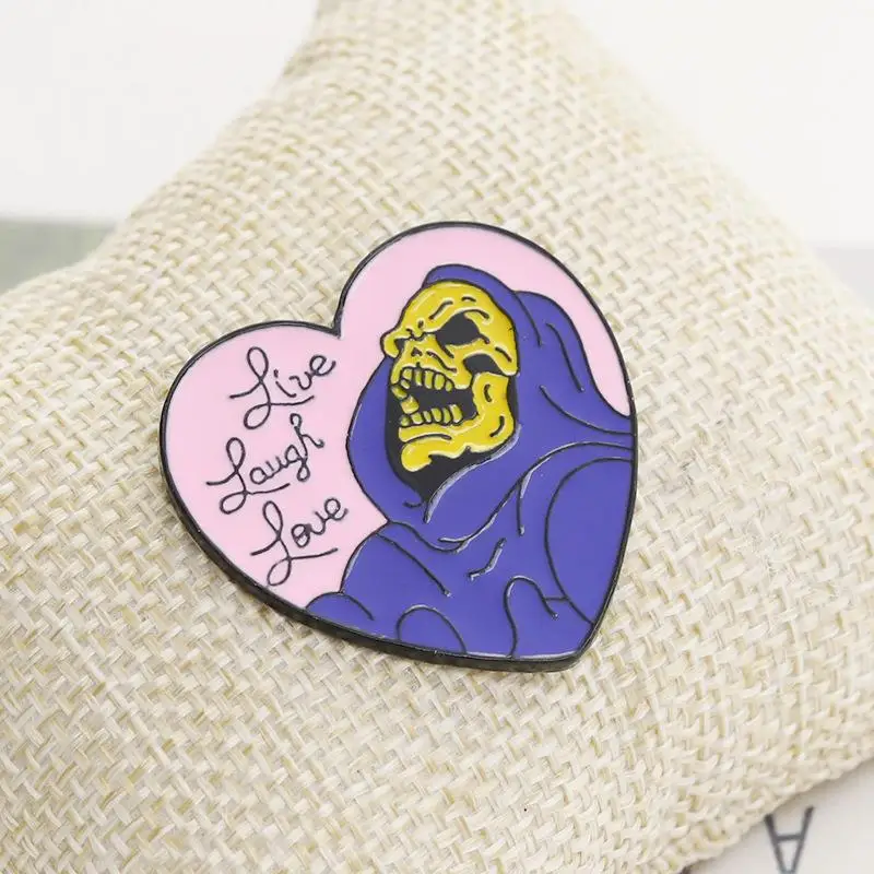 Брошь эмалированная в форме сердца He-Man and The Masters of The Universe