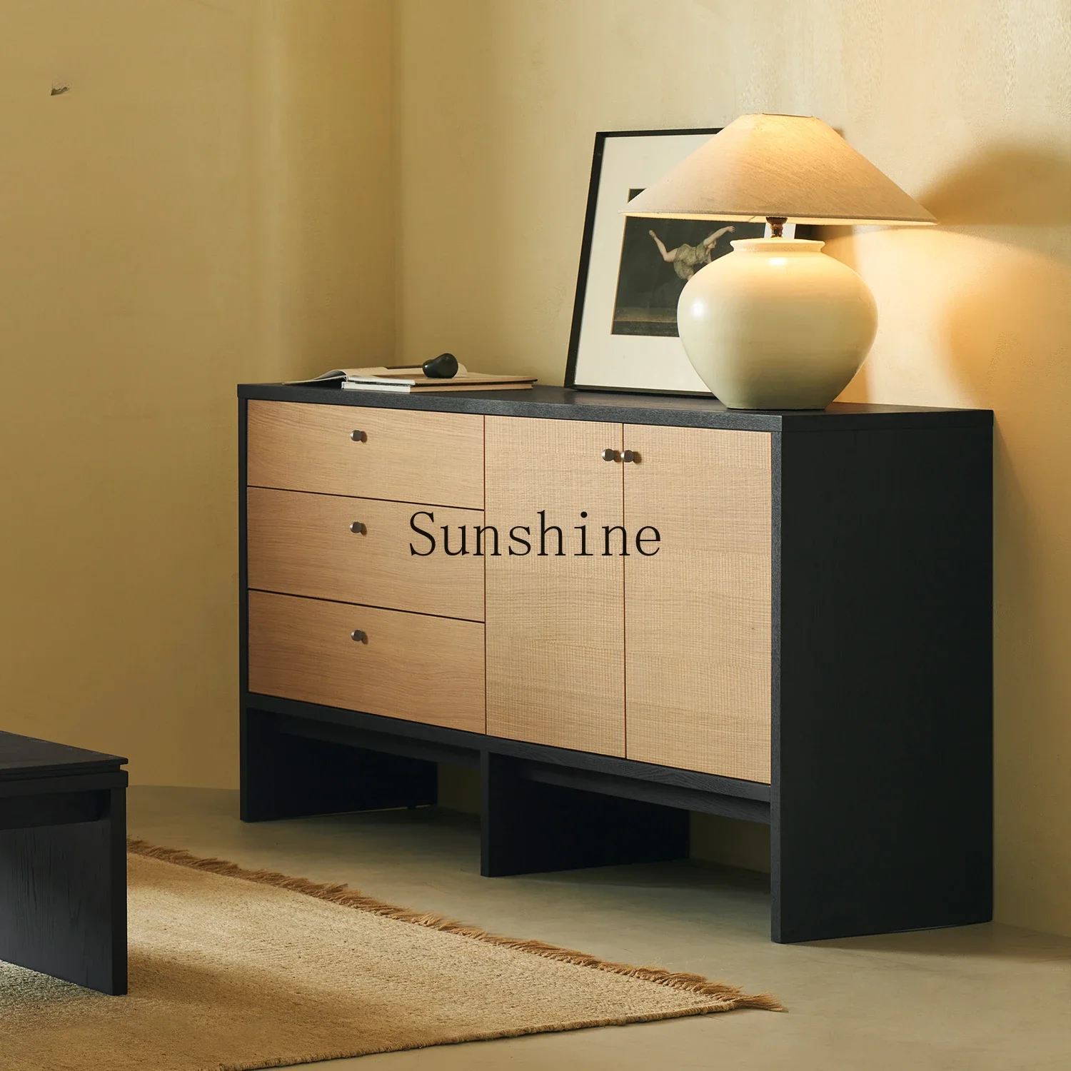 Антикварный дверной шкаф из массива дерева итальянский минималистичный сундук