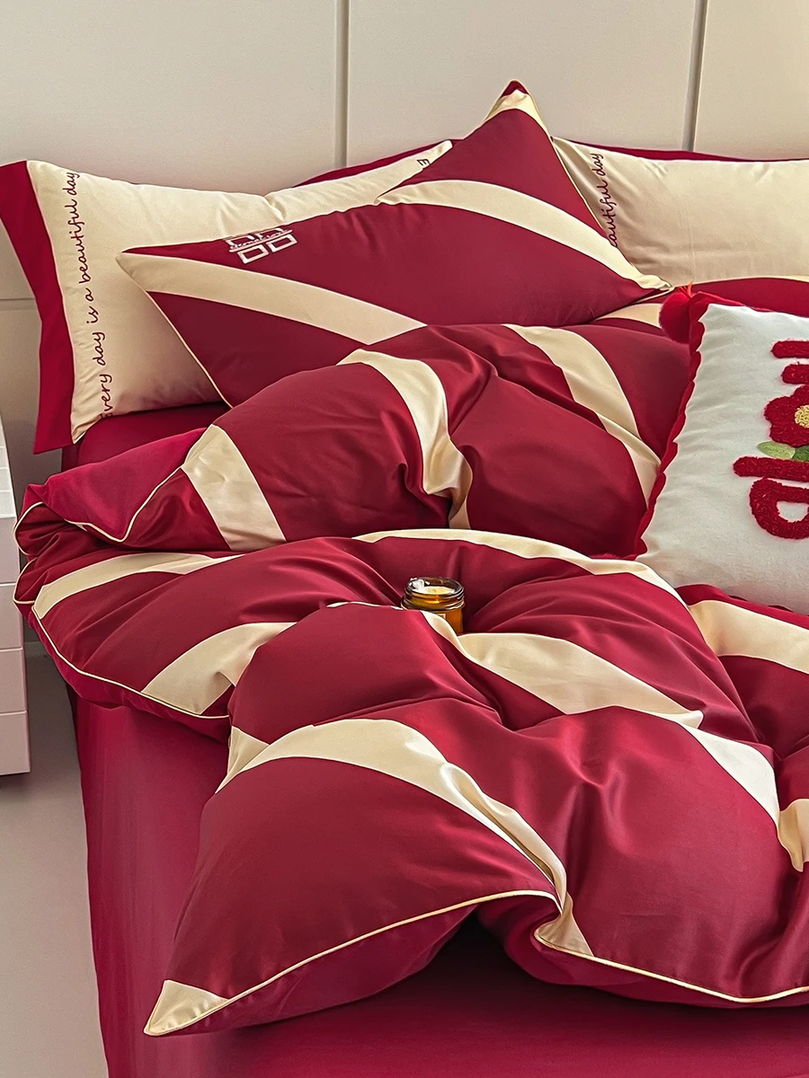 Modern 00 Wedding Four-Piece Set Stripe Bright Red Bedding Article Dowry Simple Quilt Cover .8