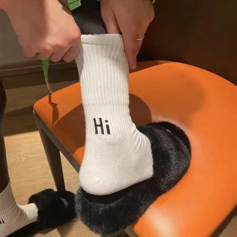 

Модные брендовые носки унисекс для женщин и мужчин, однотонные удобные хлопковые спортивные носки с надписью на английском, черного и белого цвета