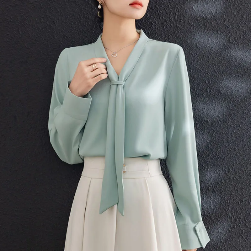 Модная женская блузка с длинным рукавом и v-образным вырезом однотонная на