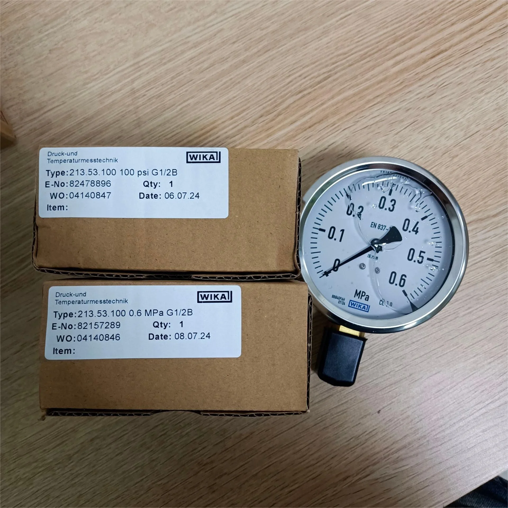 Манометр WIKA 213.53.100 0 6 МПа G1/2B