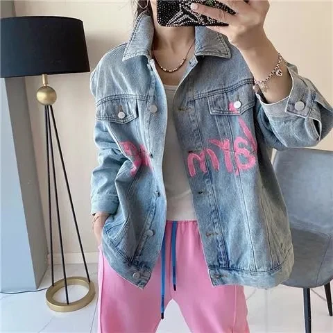Женская короткая джинсовая куртка свободная на весну и осень новинка 2024
