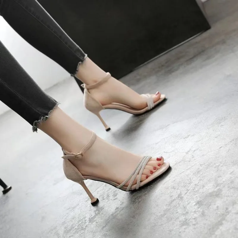 In The New Summer Of 2023, The Korean Version Of Elegant Open-Toed High Heels With Rhinestones Buckle With Women'S Sandals.