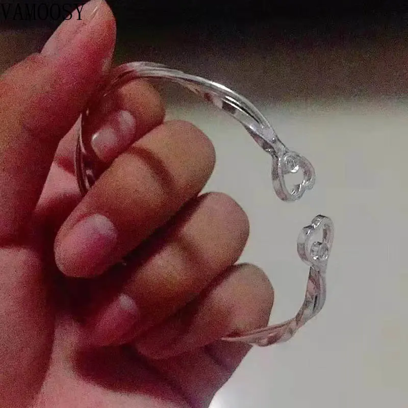 

Korean Sweet Shiny Twisty Double Heart Bracelets for Women Girl Silver Color Chain Bangle Fashion Jewelry Pulseras Mujer