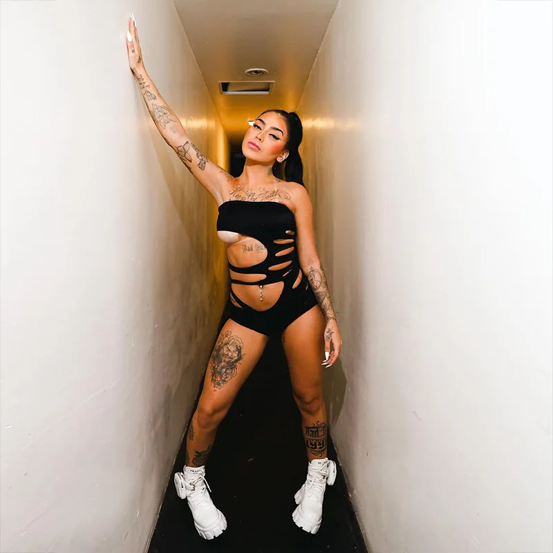 

BR22Y056 Amazon Europe America Cross border Women's 2022 Solid Color Burnt Flower Hole Wrapped Chest Sexy One Piece Shorts