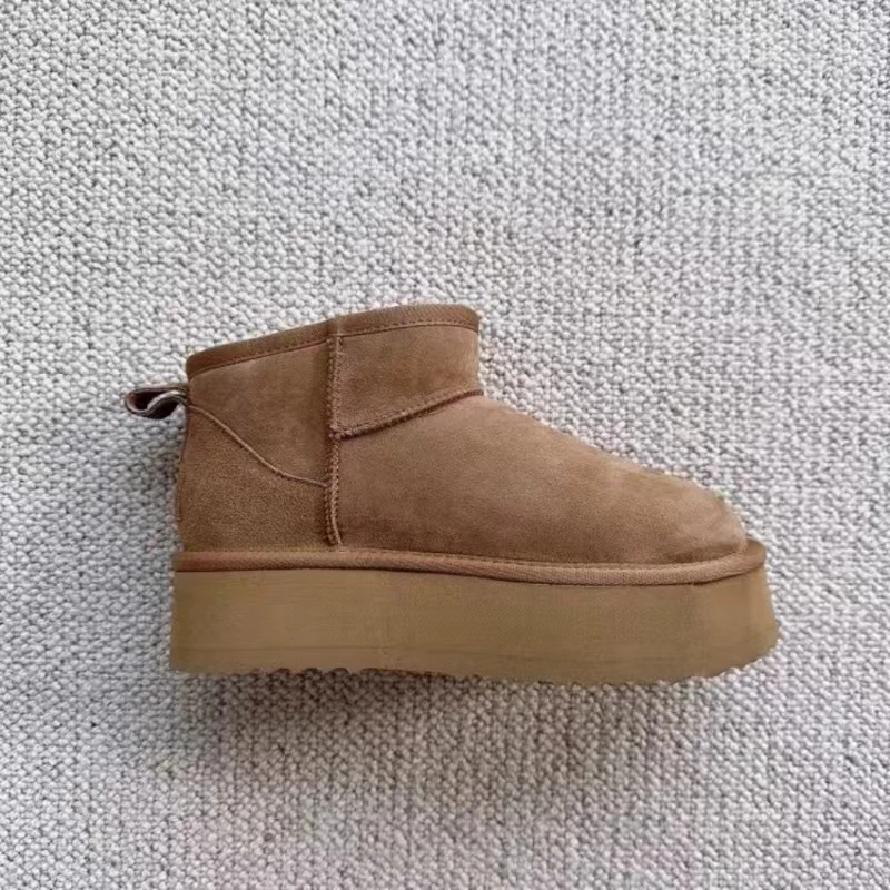 Замшевые женские ботинки челси