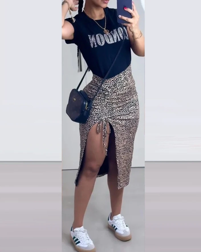 Женский комплект с юбкой топ круглым вырезом и коротким рукавом леопардовым