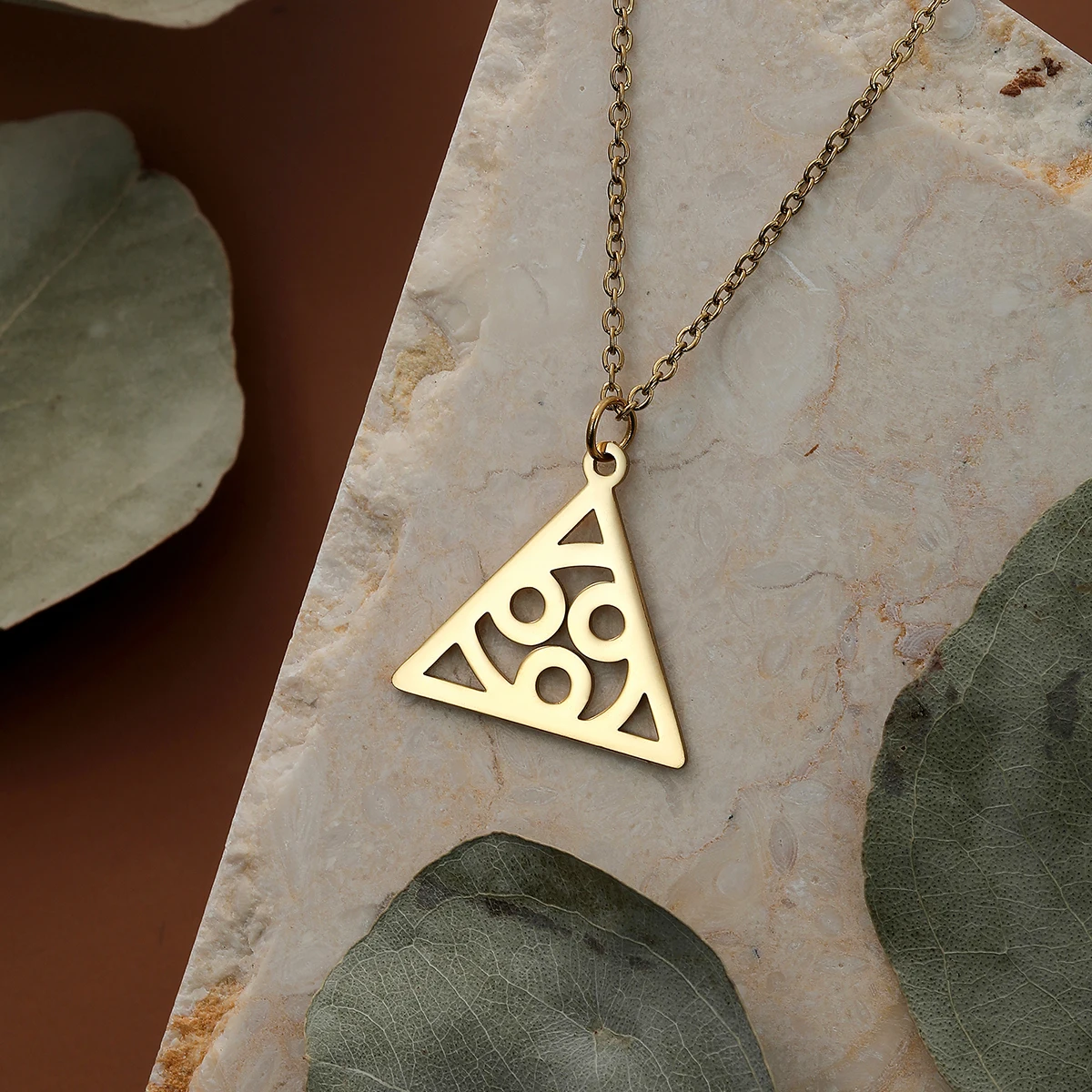 QIMING спиральный треугольник подвеска ожерелье Triskelion ювелирные изделия тройной