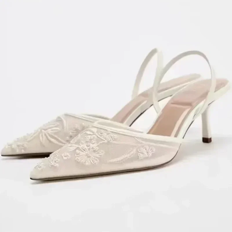 Женские туфли-лодочки на тонком каблуке с бусинами