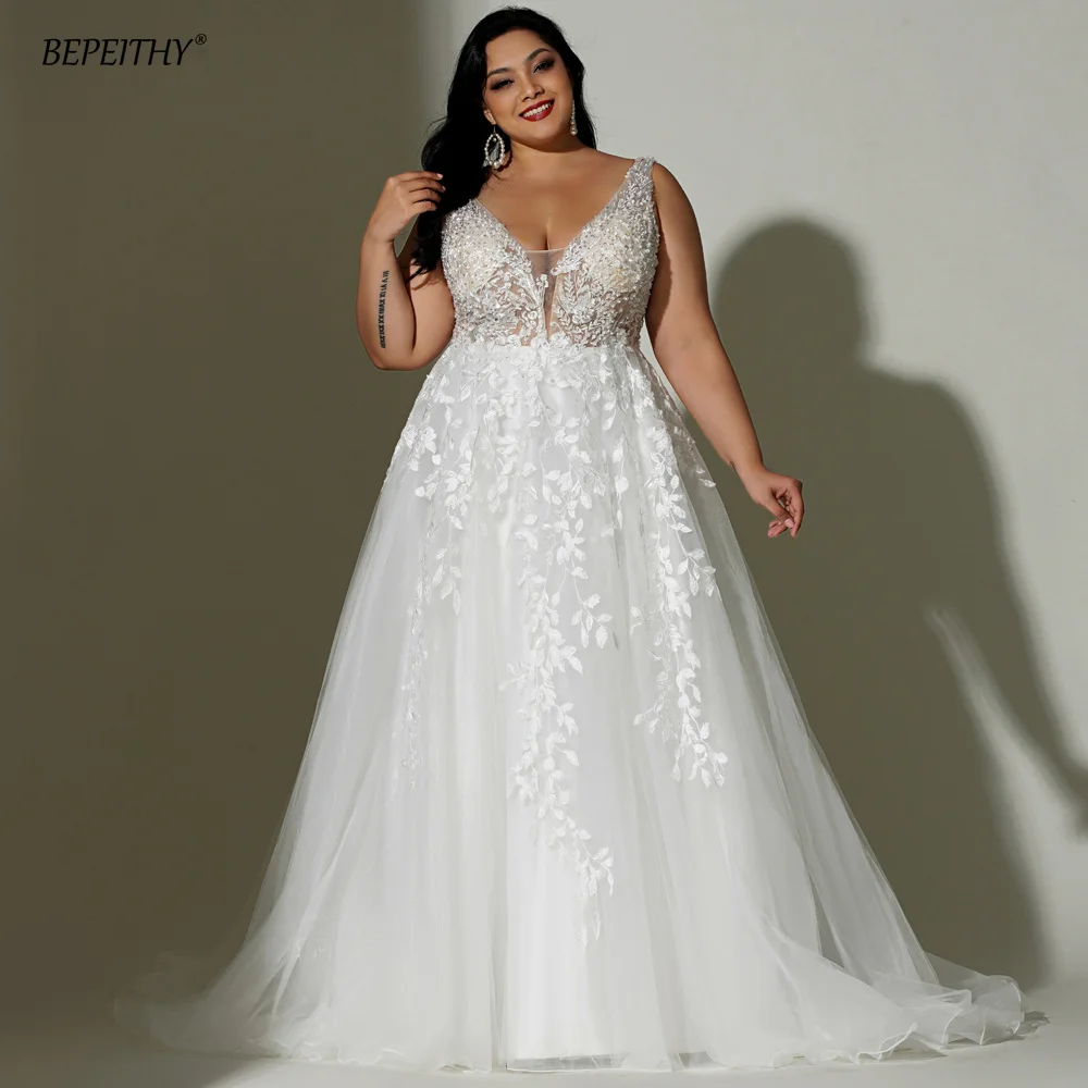 

BEPEITHY Lace Boho Wedding Dresses 2022 For Plus Size Women Bride Sleeveless A Line Ivory V Neck White Curve Bridal Gown