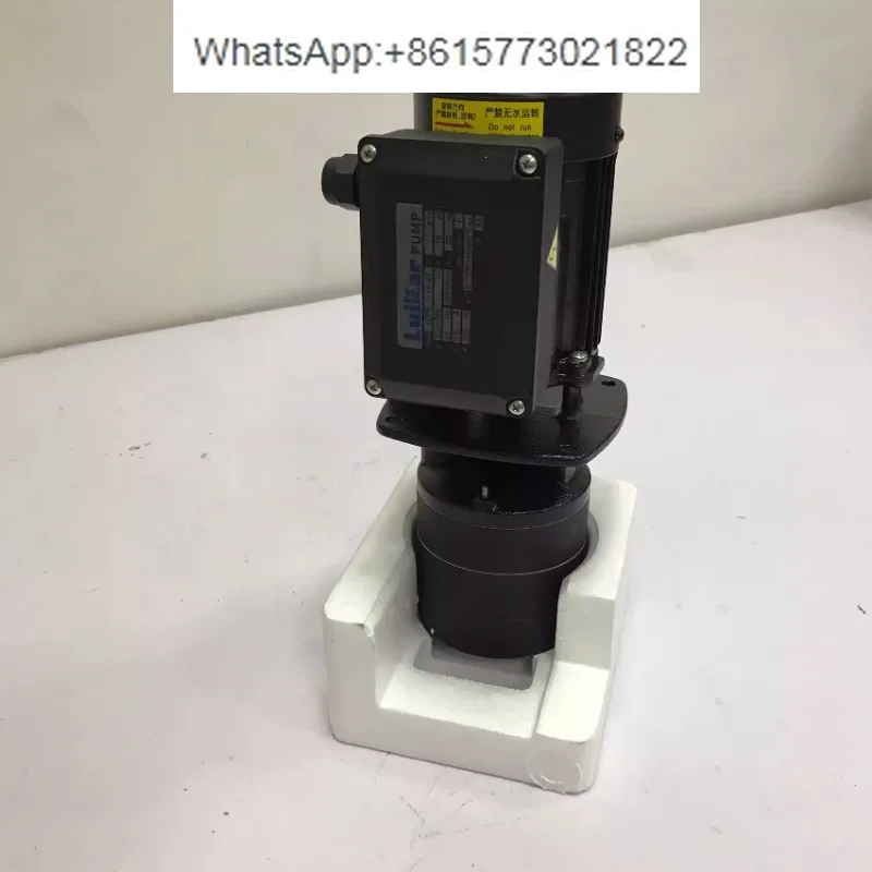 Гравировальная машина с охладителем оснащена погружным циркуляционным насосом