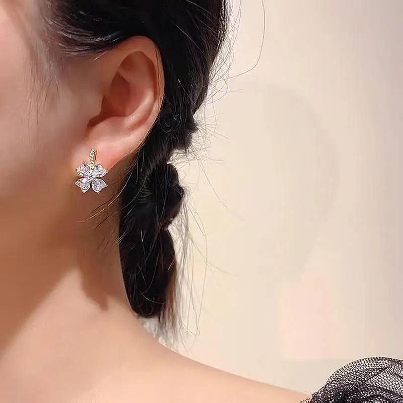 

Exquisite Luxury Clover Earrings Niche Design 925 Silver Stud Earrings 2022 New Fashion Advanced Ear Jewelry Korean Earrings