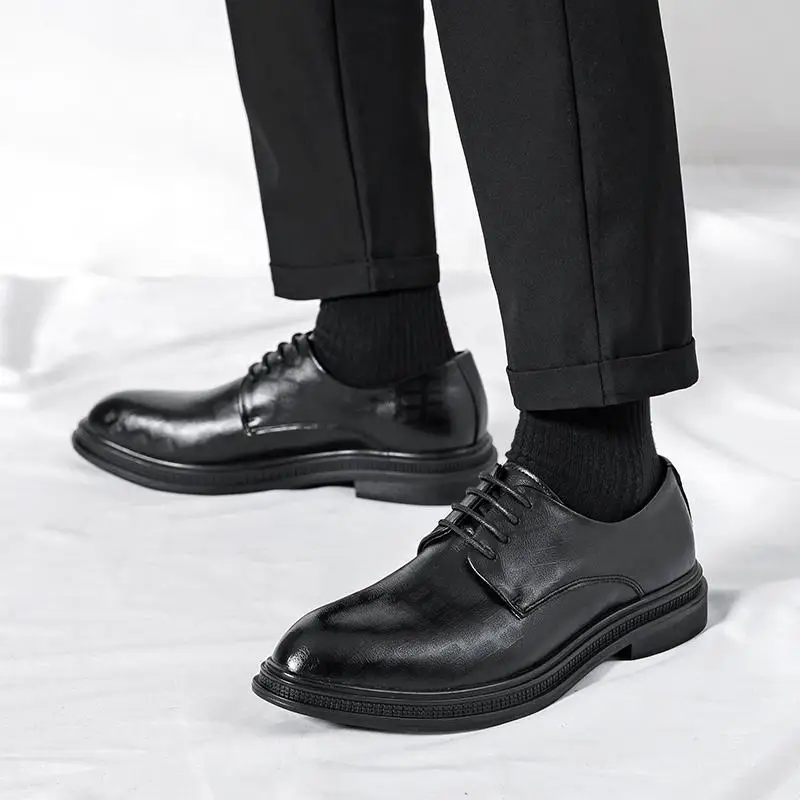

Кожаные туфли мужские деловые повседневные кожаные дышащие британские туфли в Корейском стиле с увеличивающей рост стелькой официальная одежда высокого качества
