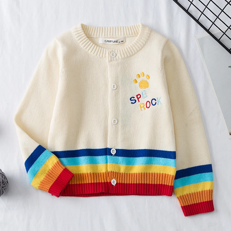 Демисезонный вязаный кардиган в полоску с длинным рукавом и вышивкой