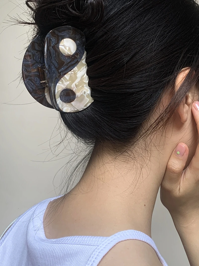 Женская заколка для волос Инь Ян полукруглая из акрила черного и белого цвета