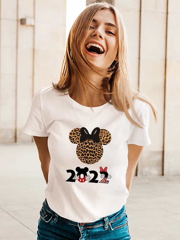 

Женская футболка Disney с леопардовым принтом и изображением головы Минни Маус, повседневный стиль, женская серия 2022, белая, летняя, с коротким ...