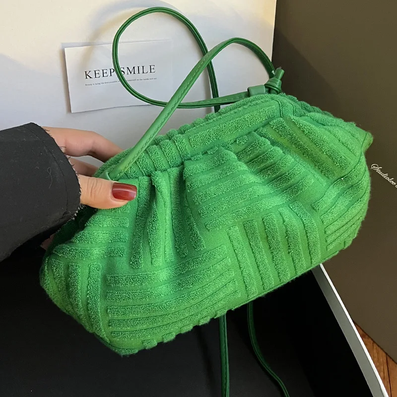 

2022 New Brand Green Towel Fabric Women Single-Shoulder Bag Fashion Plaeted Cloud Bag Ladies Casual Handbag Female Messenger Bag
