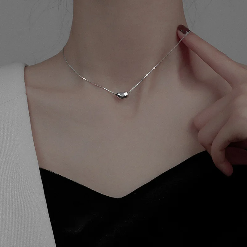 

Acacia Bean Pendant Necklace for Women's Simple Temperament Clavicle Chain Choker Titanium Steel Heart-shaped Pendant Necklace