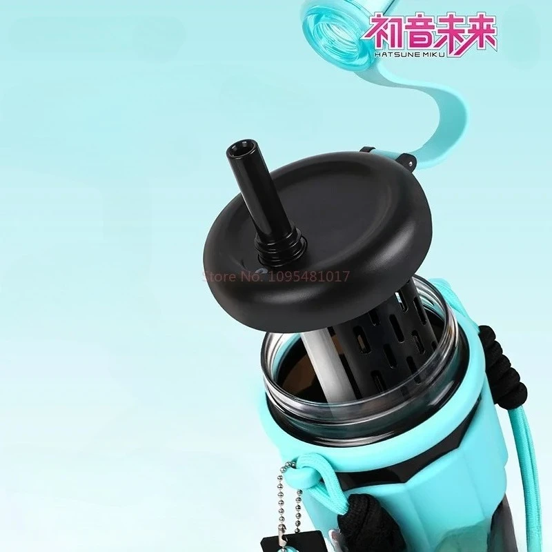 Фото Анимационная бутылка для воды Hatsune Miku, стильный дизайн, большая вместимость, креативный подарок для девочек, идеально подходит для путешествий и спорта. №3