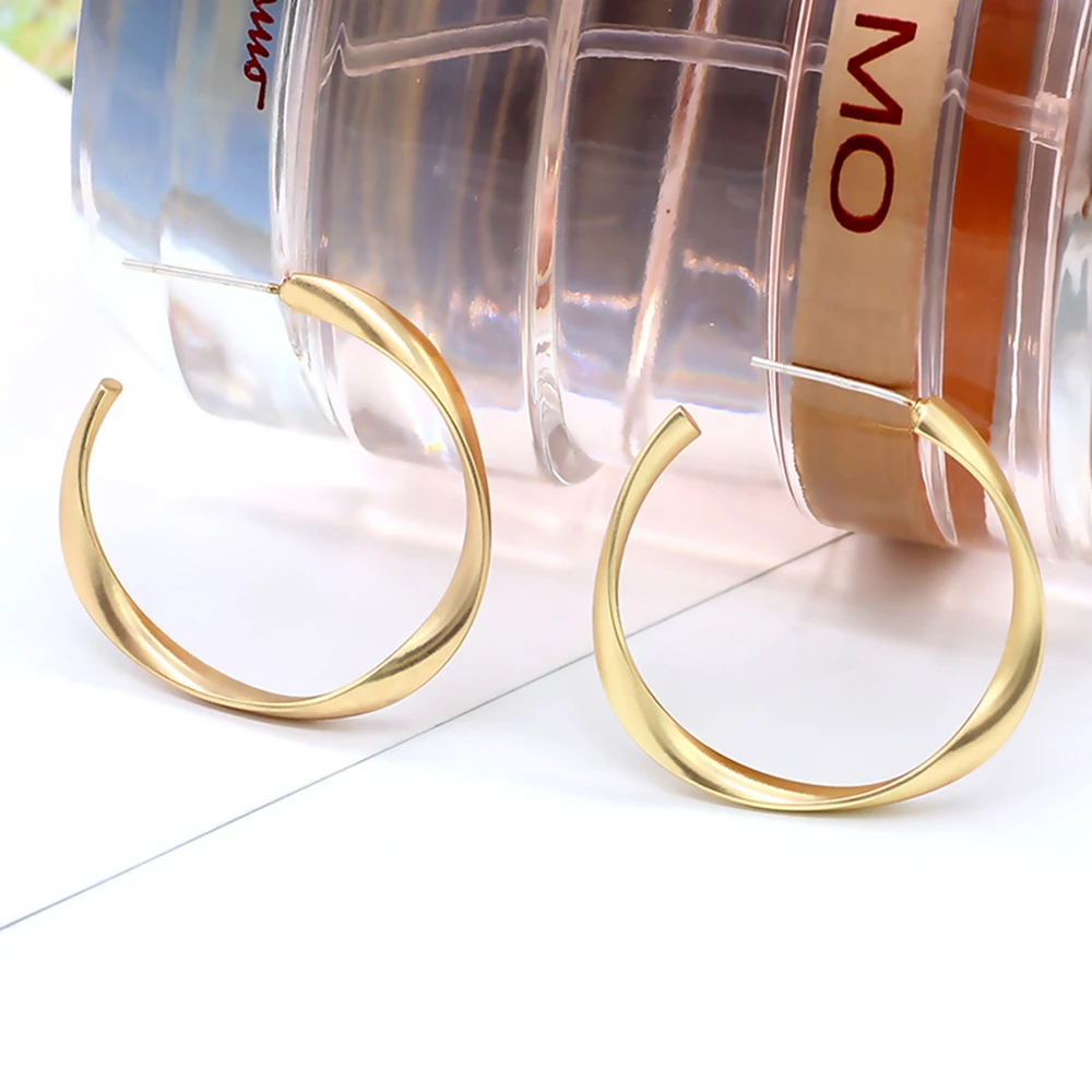 

2022 latest fashion big circle s-ilver earrings simple and elegant gold earrings