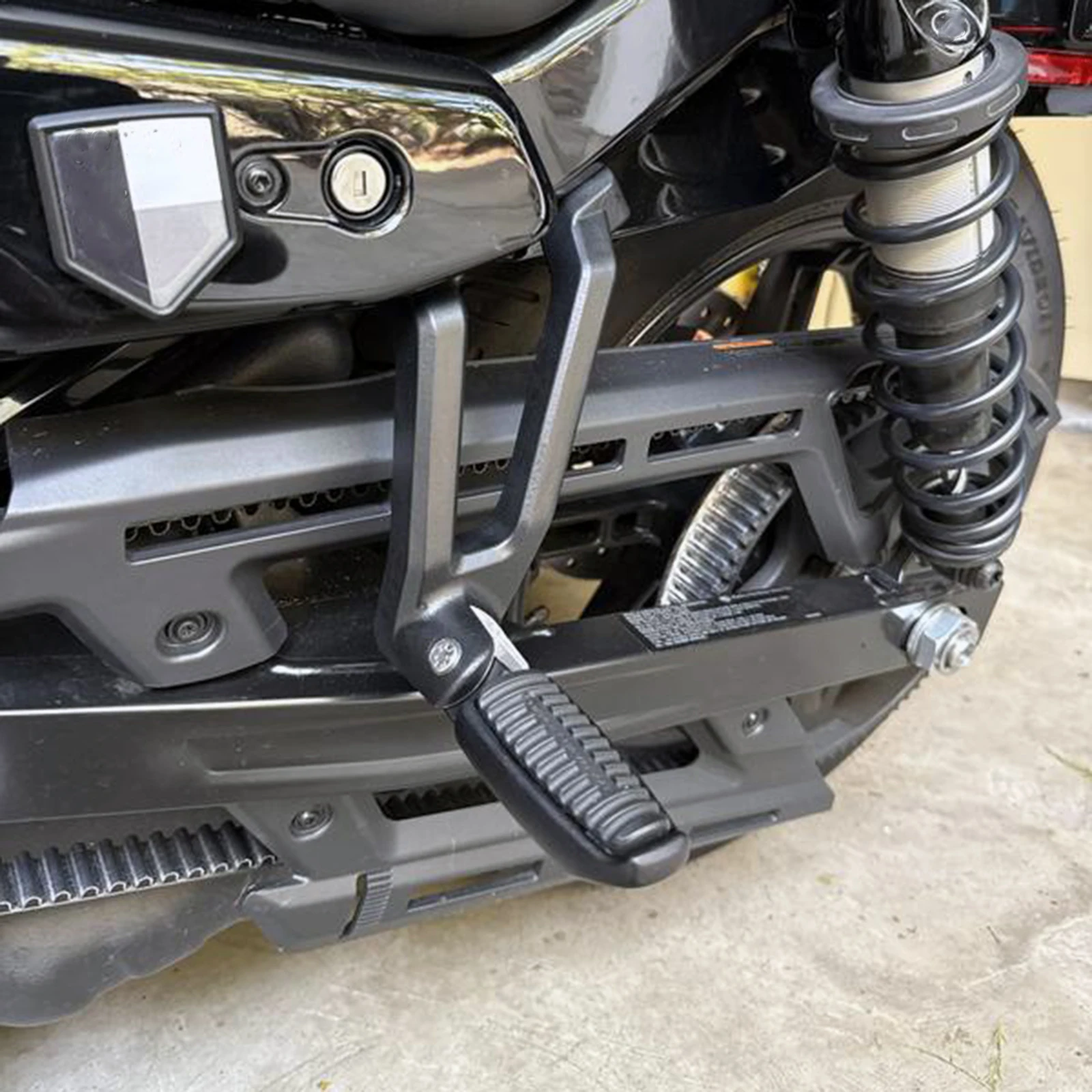 Фото Комплект задних подножек для мотоцикла Harley Nightster RH975/Special RH975/S 2022+ (аксессуары для педалей) №2