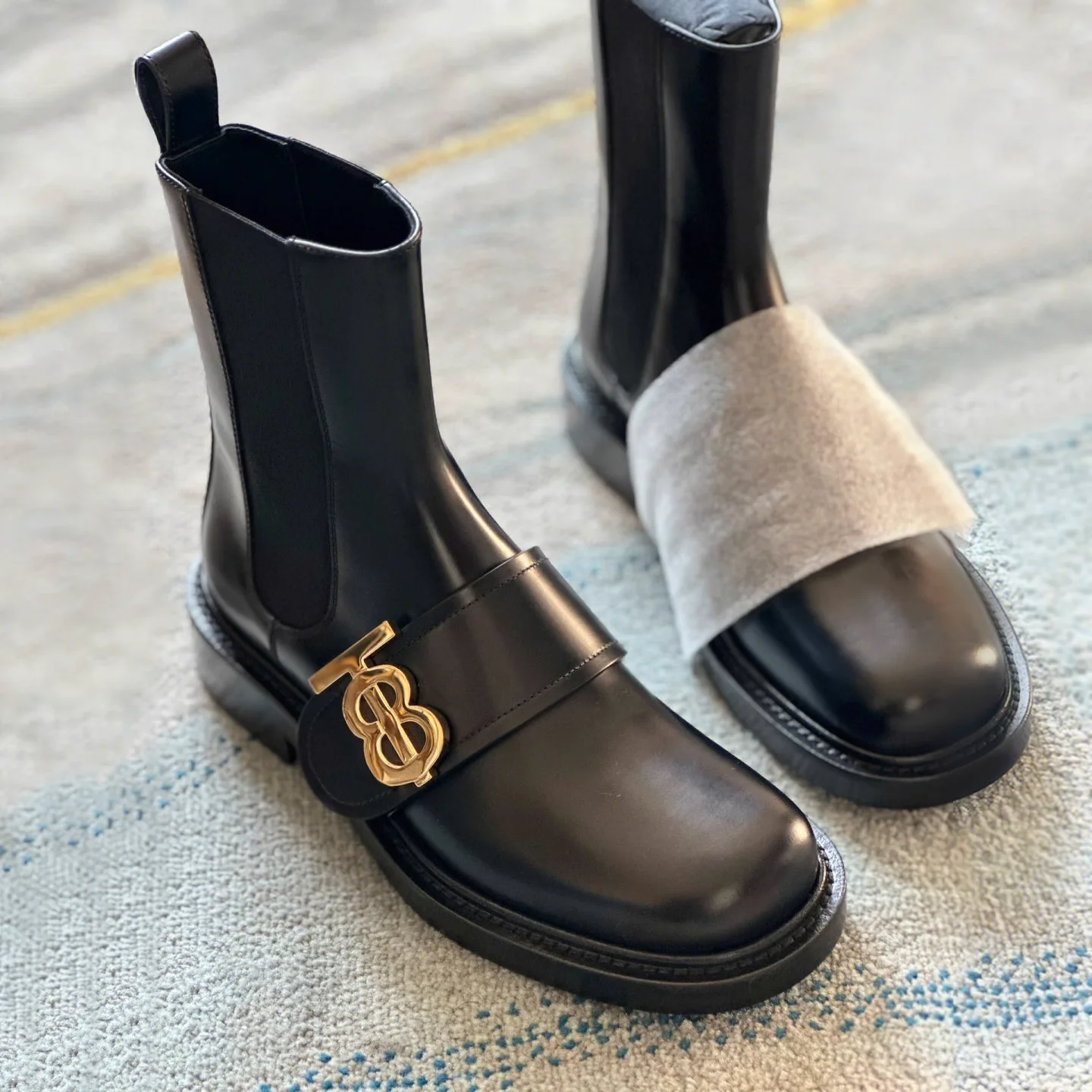

Ботинки Челси с металлической пряжкой и надписью, короткие сапоги на платформе в английском стиле, зимние кожаные сапоги, женские теплые сапоги до середины икры на массивном каблуке