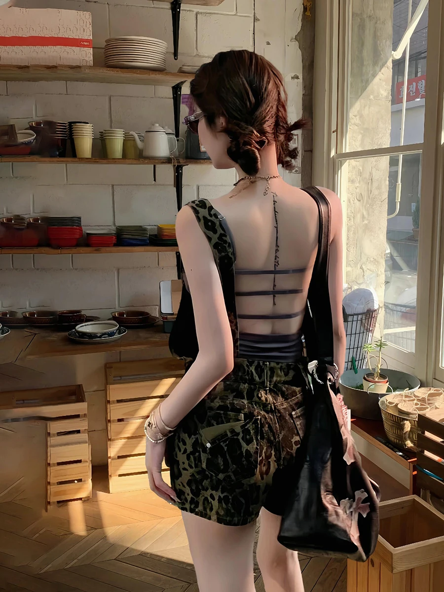 Джинсовый комбинезон с леопардовым принтом в стиле ретро