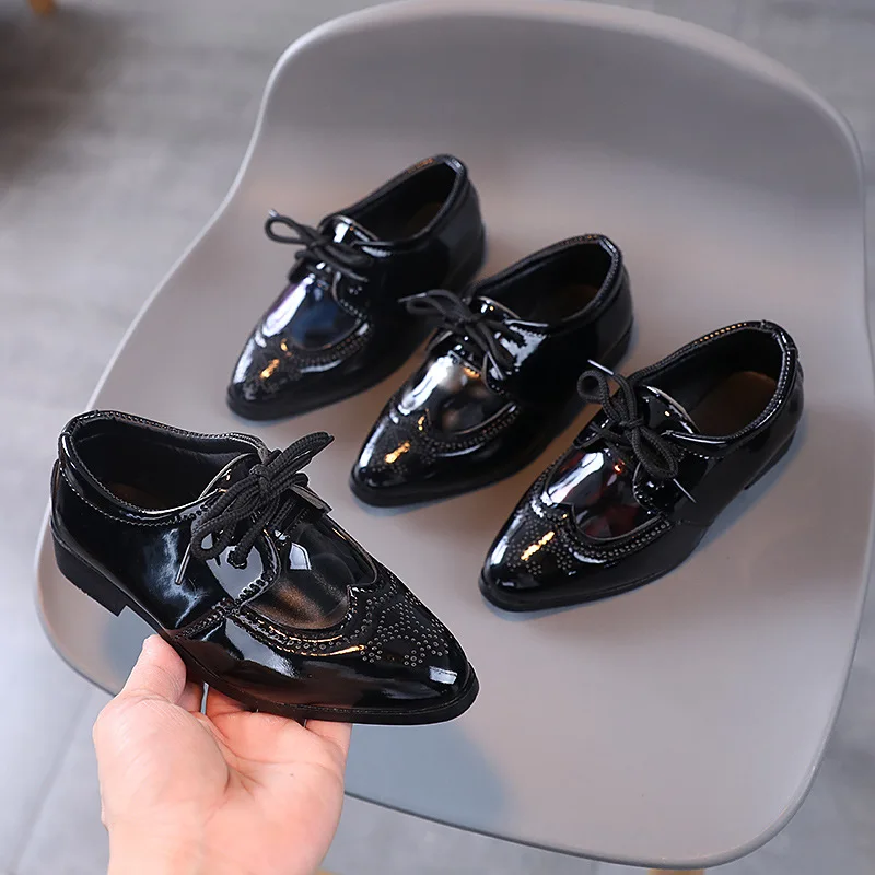 

Boys Performance Leather Shoes 2022 Fashion New Black Kids Pointed Toe Shoes Children Gradient Party Shoes Lace-up Low Heels