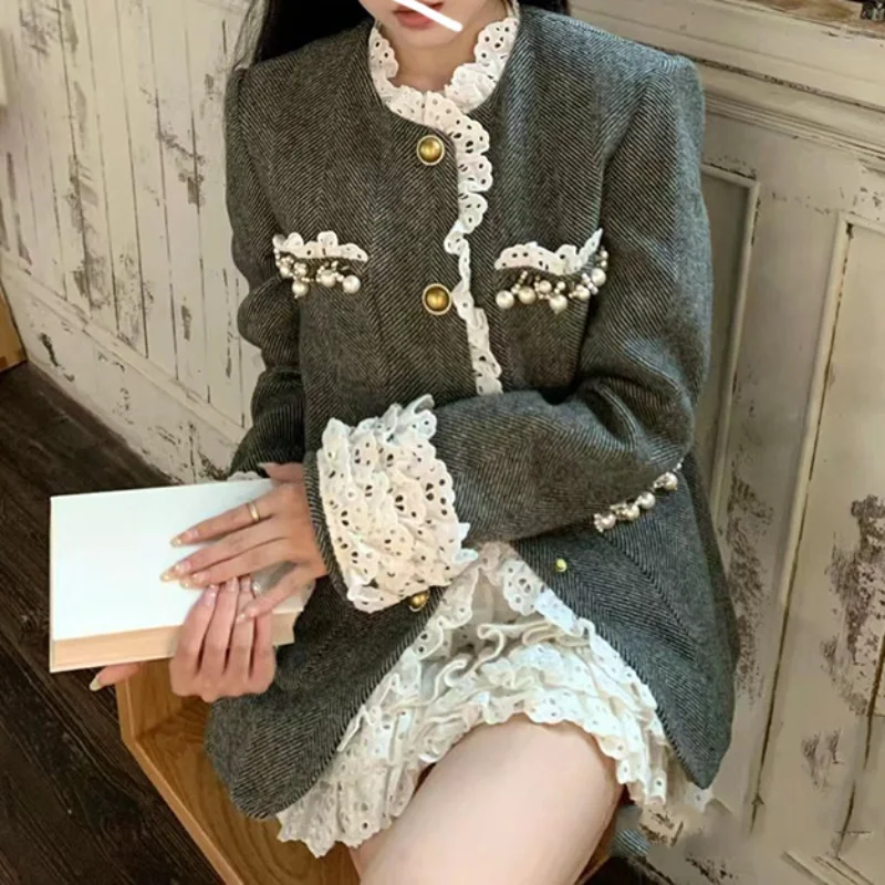 Рисунок 3 - Женское шерстяное пальто с бисером Ssmall