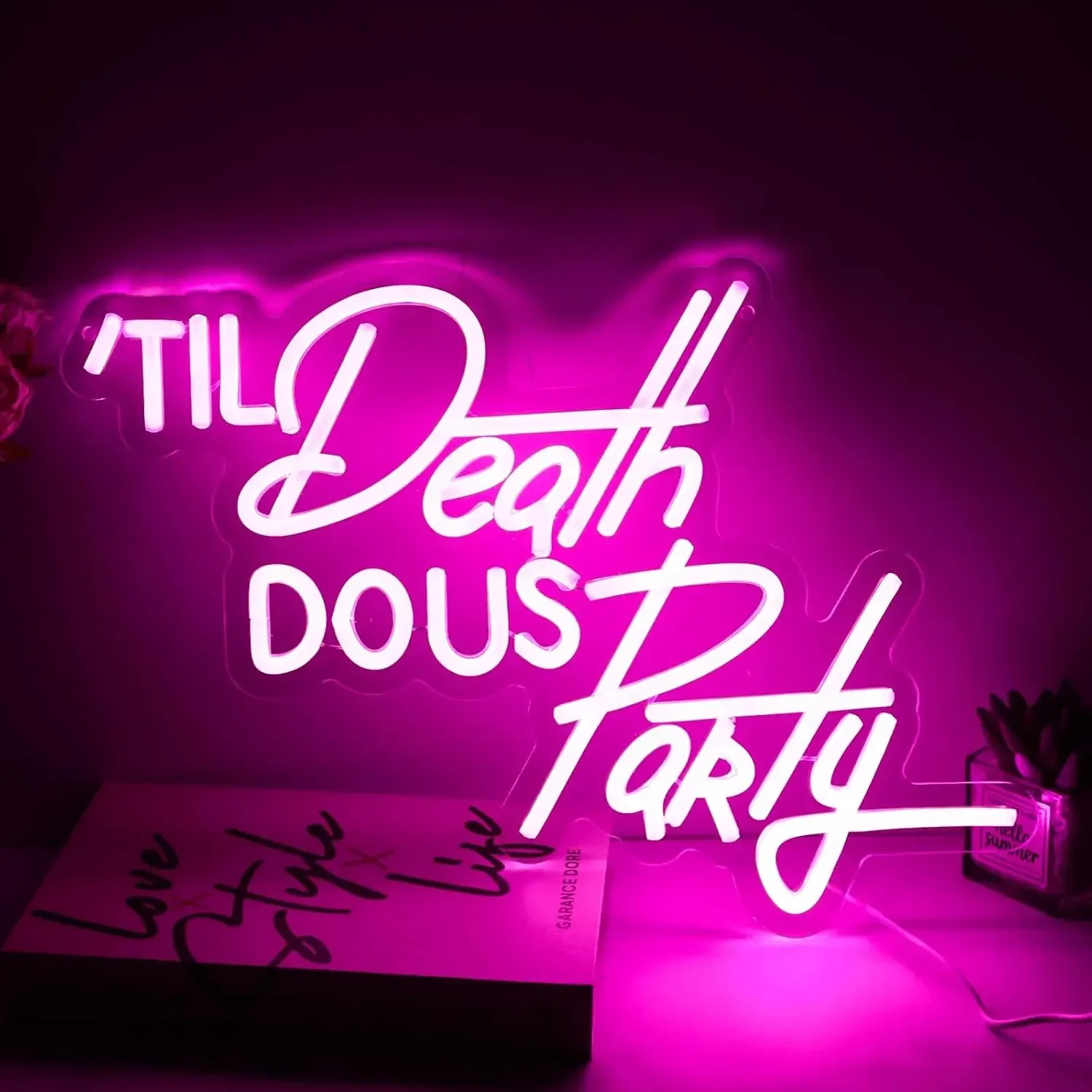 Яркая неоновая подсветка до смерти для девичника