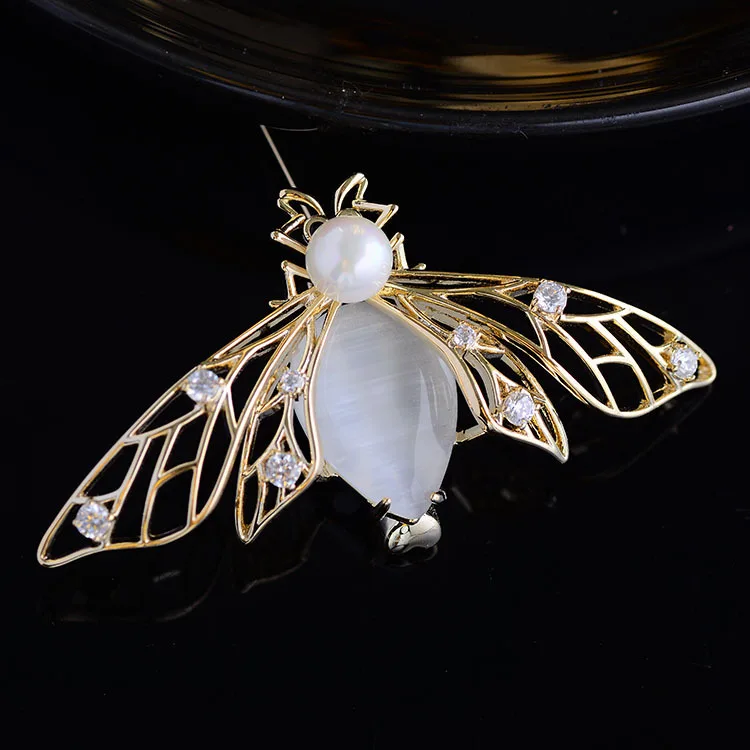 

Japan and South Korea New Bee Brooch Fashion Zircon Cat's Eye Boy Suit Coat Cheongsam Creative Accessories