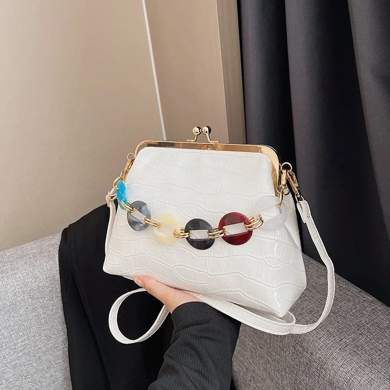 Women's Autumn 2022 Fashion New Shoulder Messenger Bag Popular Bag Female Acrylic Chain Clamp Shell Bag