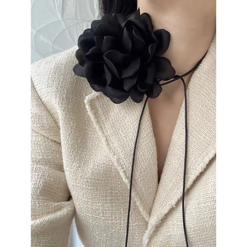 

Gothic Elegant Decorations Delicate Neck Chain Classic Romantic Flower Necklaces Women's Trendy Jewelry Vintage Charm Necklace